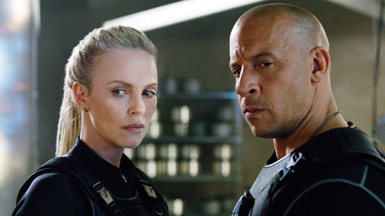 Velozes e Furiosos 9: Charlize Theron exibe o novo visual de Cipher