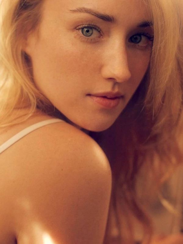 Next photo of Ashley Johnson