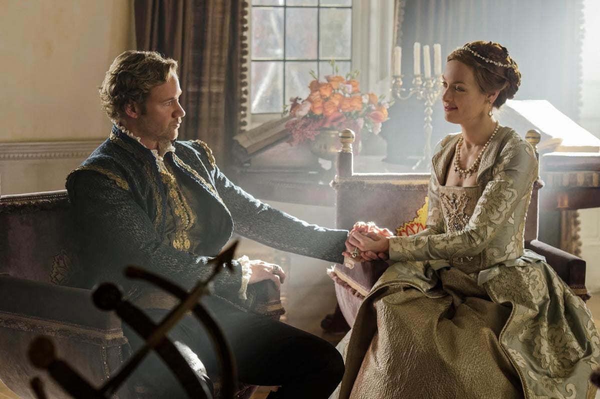 Reign: Foto Rachel Skarsten, Steve Byers - 18 no 485 - AdoroCinema