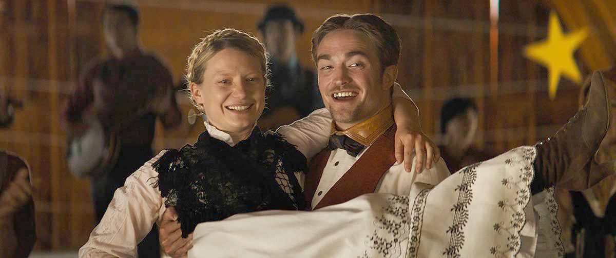 Foto de Robert Pattinson - Damsel : Fotos Robert Pattinson, Mia ...