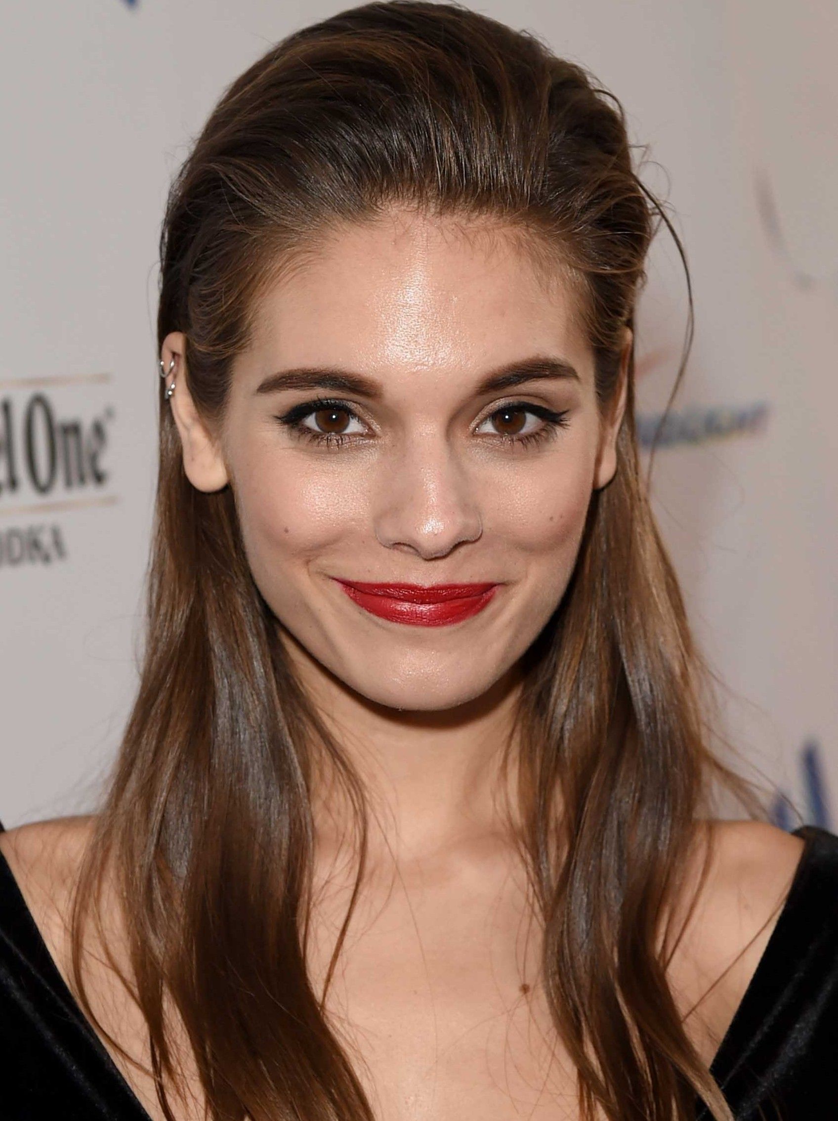 Caitlin Stasey Adorocinema 7538