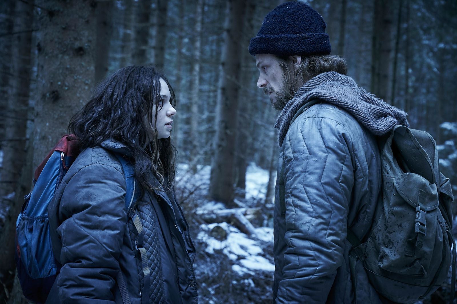 Foto de Esme Creed-Miles - Fotos Esme Creed-Miles, Joel Kinnaman - Foto ...