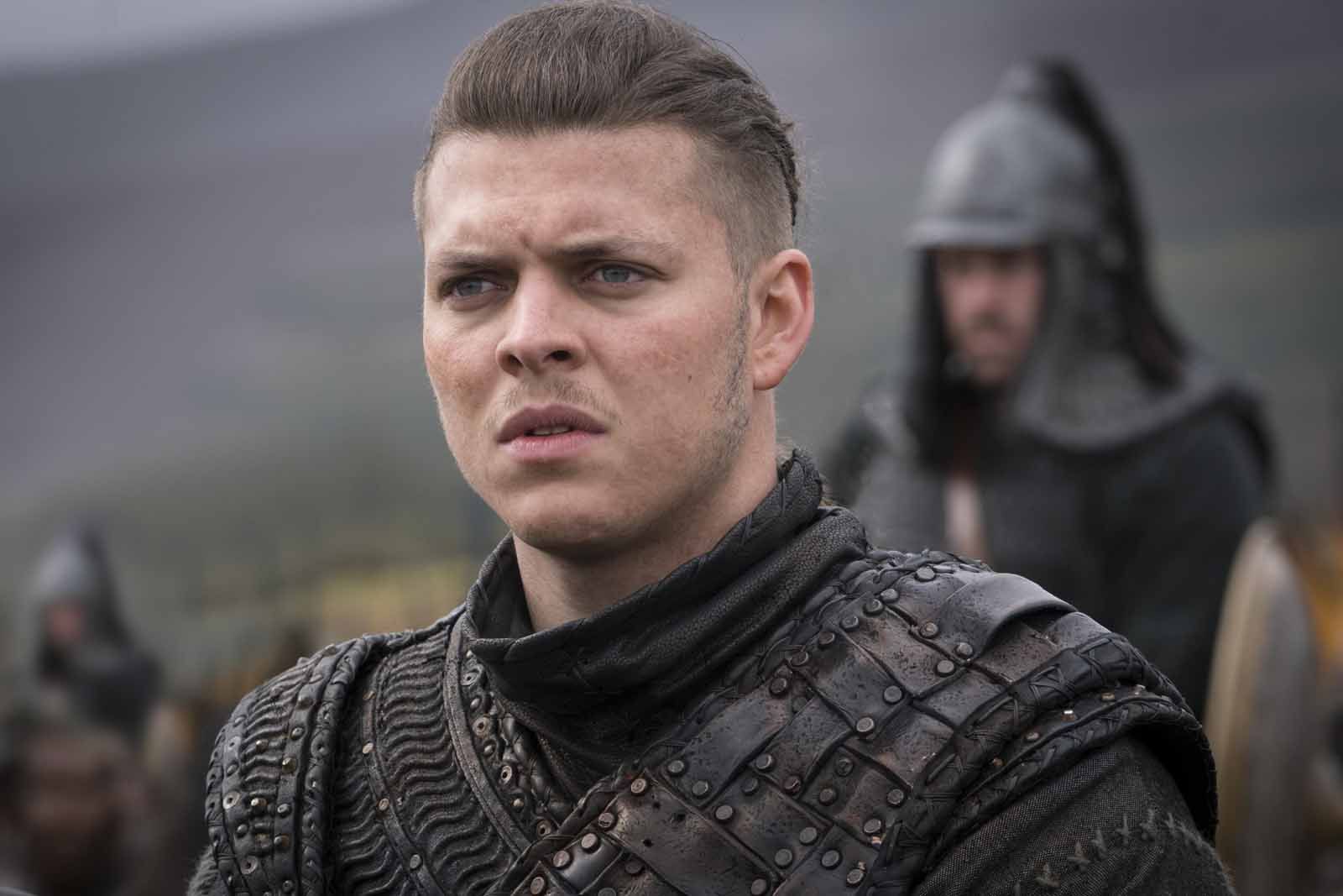 Astro da série Vikings, Alex Høgh Andersen, virá ao Brasil - Notícias Série  - como visto na Web - AdoroCinema