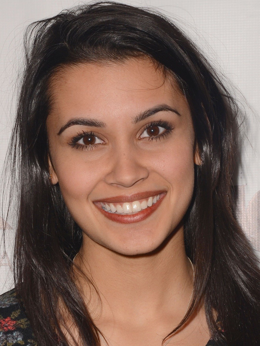 Conheça Sophia Ali, atriz que será Chloe Frazer no filme de Uncharted
