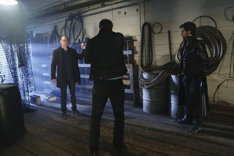 once-upon-a-time-foto-colin-o-donoghue-ethan-embry-josh-dallas-731