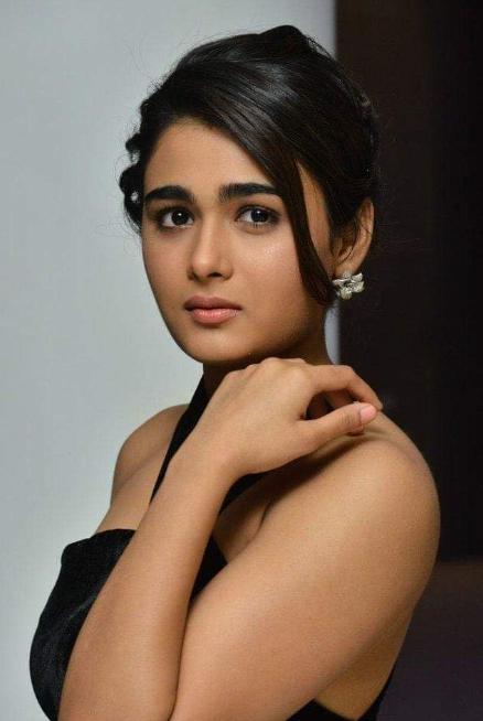 Poster Shalini Pandey