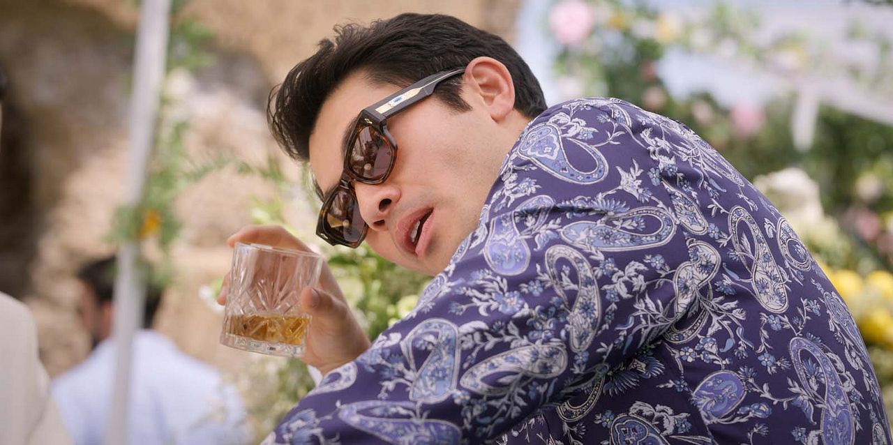 Outro Pequeno Favor : Fotos Henry Golding