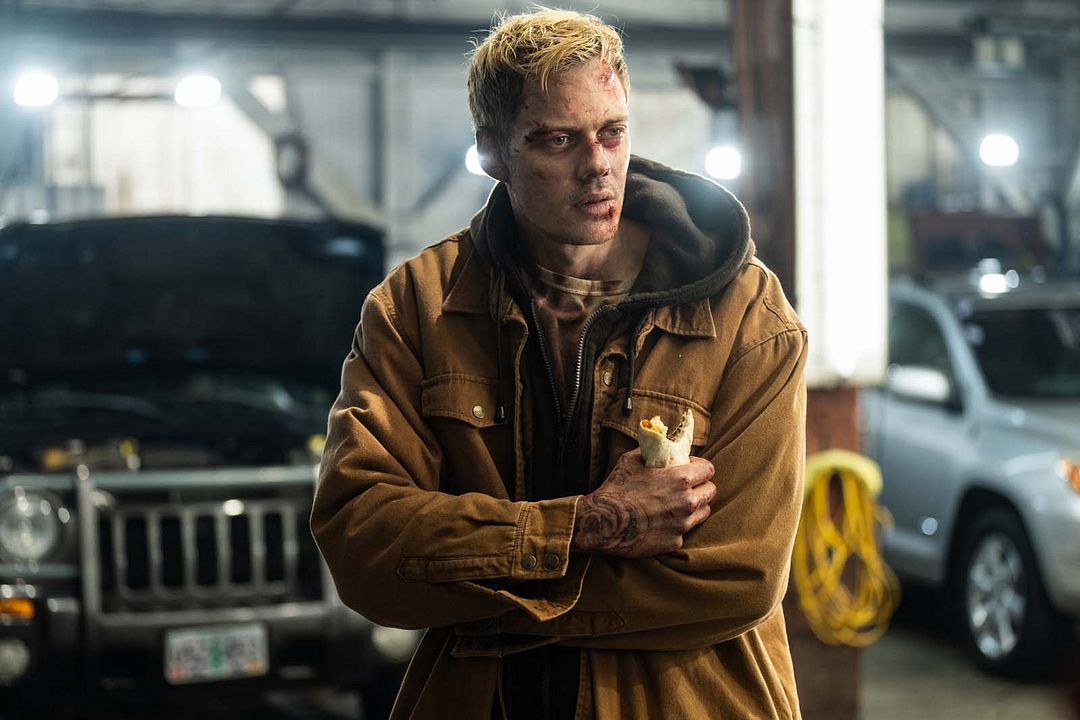 Confinado : Fotos Bill Skarsgård