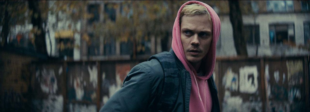Confinado : Fotos Bill Skarsgård