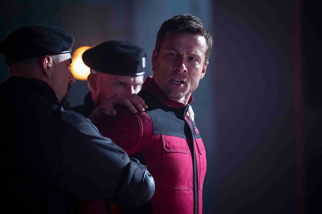 O Sobrevivente : Fotos Glen Powell