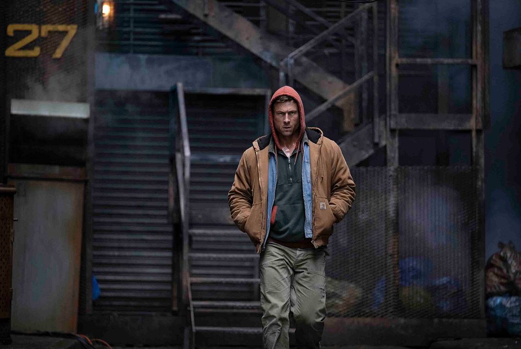 O Sobrevivente : Fotos Glen Powell