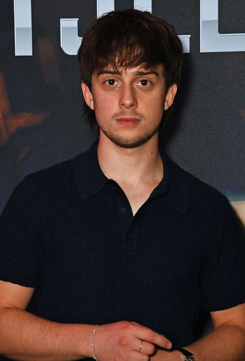 Poster Gabriel Howell