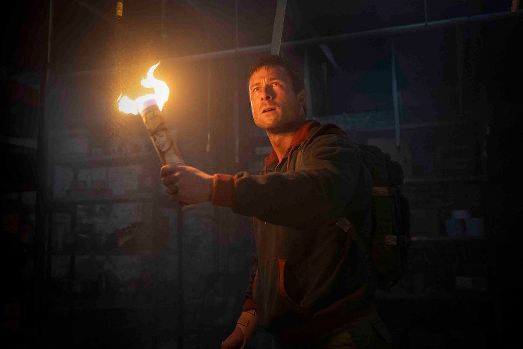 O Sobrevivente : Fotos Glen Powell