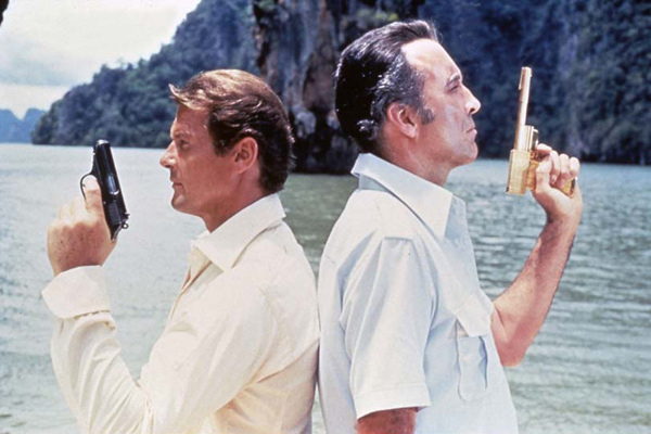007 Contra o Homem com a Pistola de Ouro : Fotos Roger Moore, Christopher Lee