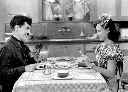 Tempos Modernos : Fotos Paulette Goddard, Charles Chaplin