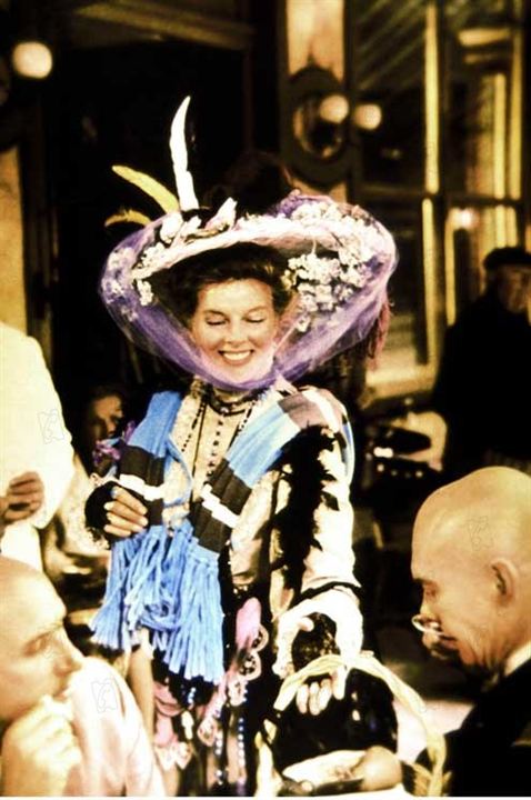 A Louca de Chaillot : Fotos Katharine Hepburn, Yul Brynner, Bryan Forbes