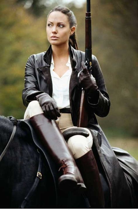 Vi nos Filmes - Angelina Jolie em Lara Croft: Tomb Raider.