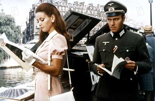 Fotos Christopher Plummer, Claudine Auger, Terence Young
