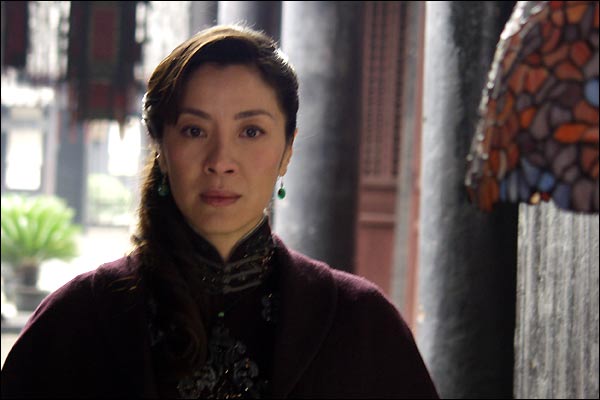 Órfãos da Guerra : Fotos Roger Spottiswoode, Michelle Yeoh