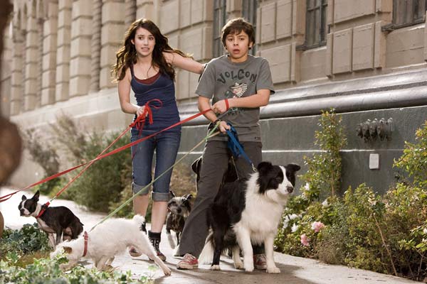 Um Hotel Bom pra Cachorro : Fotos Jake T. Austin, Emma Roberts