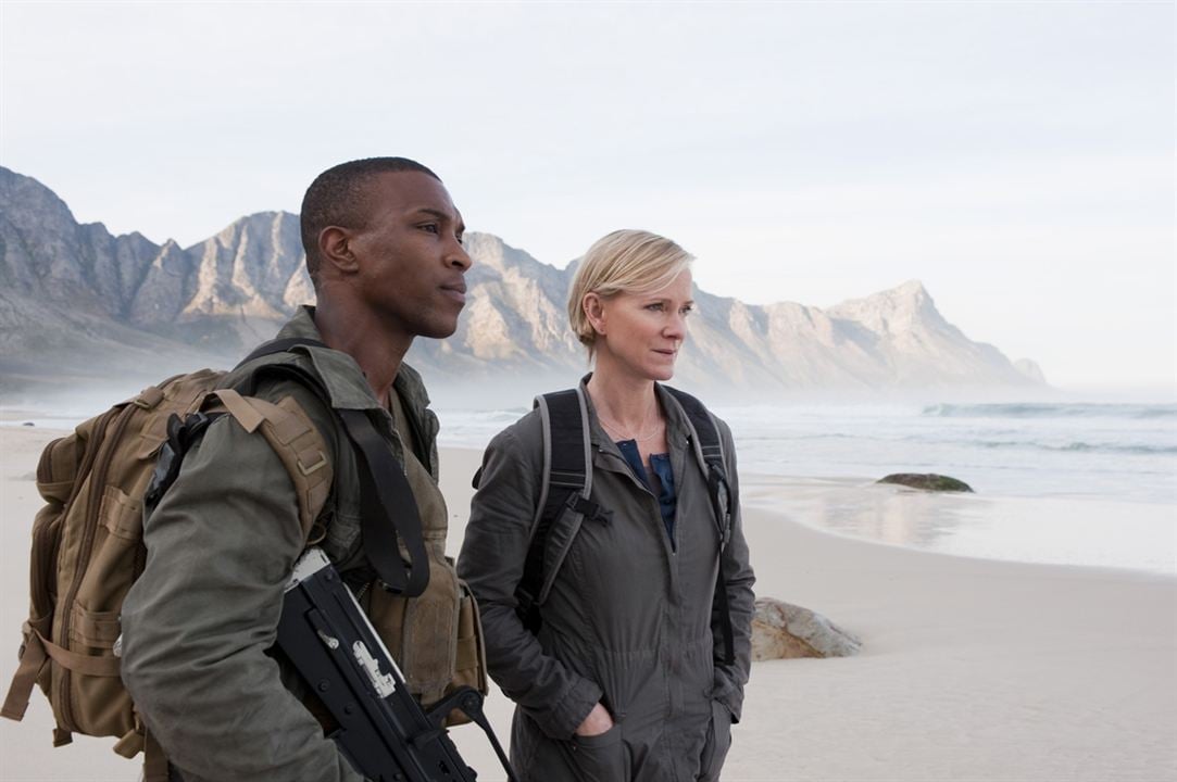 Outcasts : Foto Ashley Walters, Hermione Norris