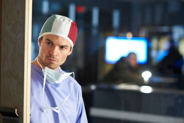 Saving Hope : Fotos Daniel Gillies