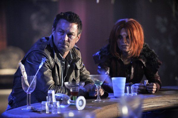 Defiance : Fotos Stephanie Leonidas, Grant Bowler