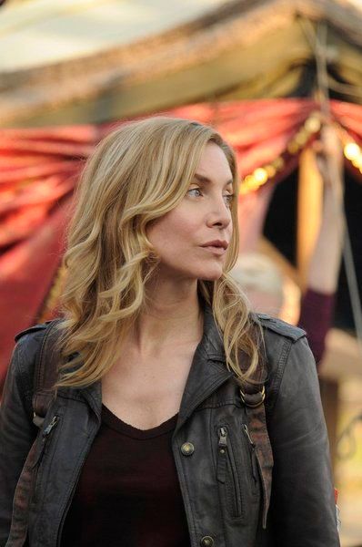 Revolution (2012) : Fotos Elizabeth Mitchell