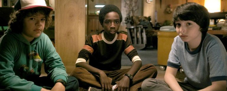 Elenco de 'Stranger Things' se reúne para ler o roteiro da nova temporada