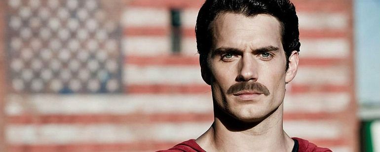 Henry Cavill finalmente raspa o polêmico bigode e publica vídeo