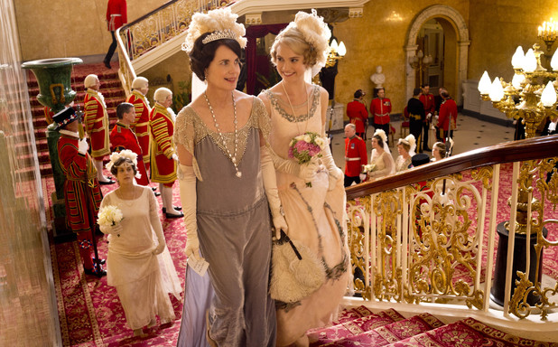 Downton Abbey : Poster Lily James, Elizabeth McGovern