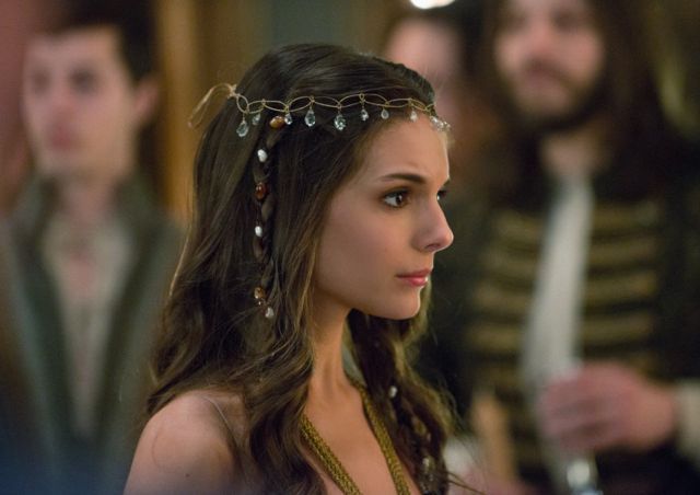 Reign : Fotos Caitlin Stasey