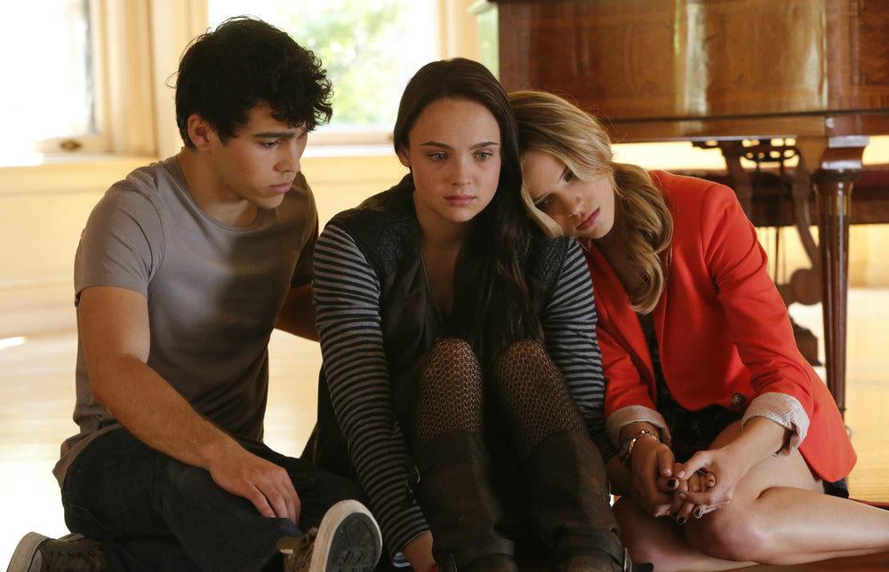 Crisis : Fotos Max Schneider, Stevie Lynn Jones, Halston Sage