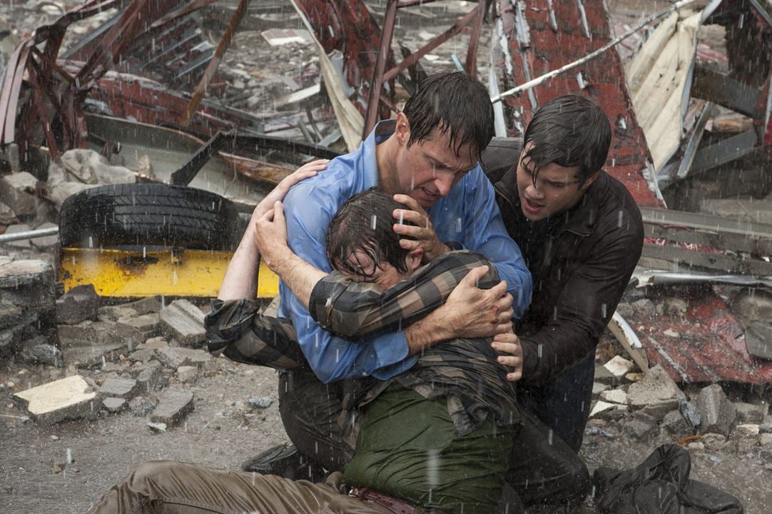 No Olho do Tornado : Fotos Richard Armitage, Max Deacon, Nathan Kress