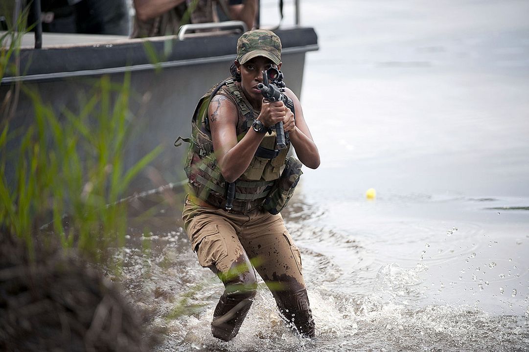 Strike Back : Fotos Milauna Jackson