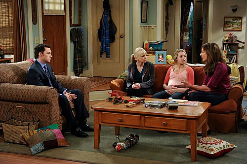 Mom : Fotos Nate Corddry