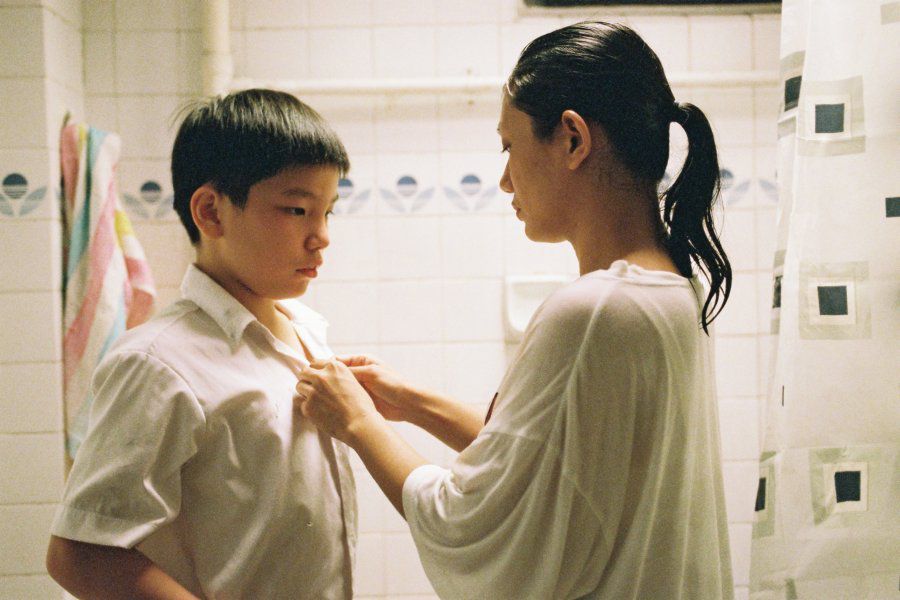 Quando Meus Pais Não Estão em Casa : Fotos Koh Jia Ler