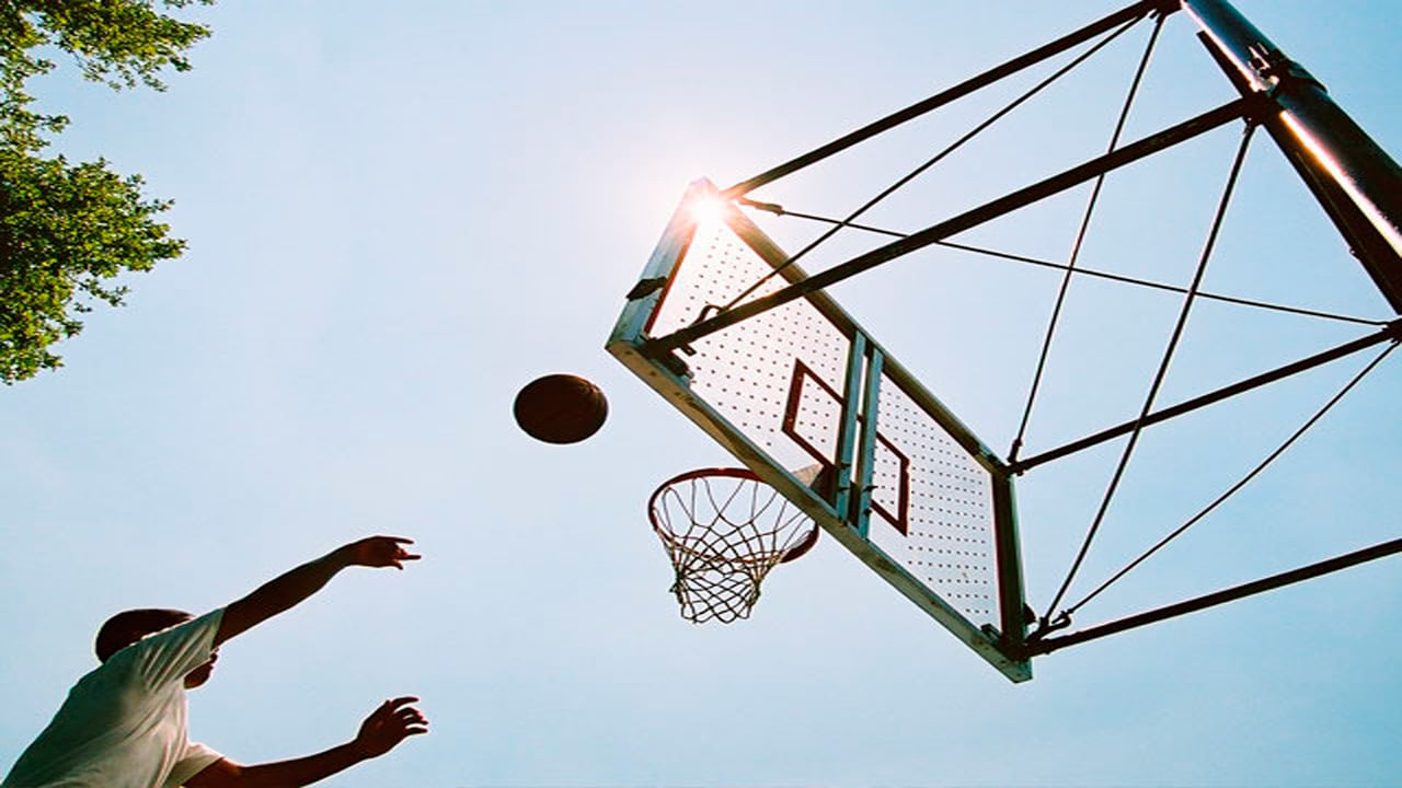 Doin' It in the Park: Pick-Up Basketball, NYC : Fotos