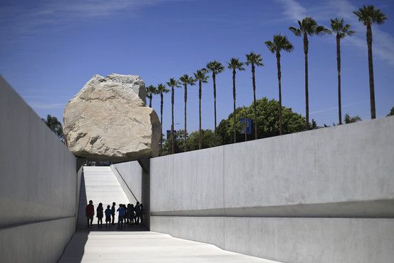 Levitated Mass : Fotos