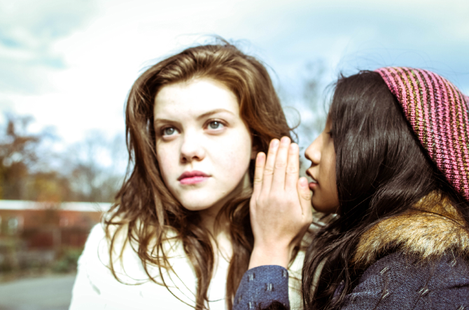 The Sisterhood of Night : Fotos