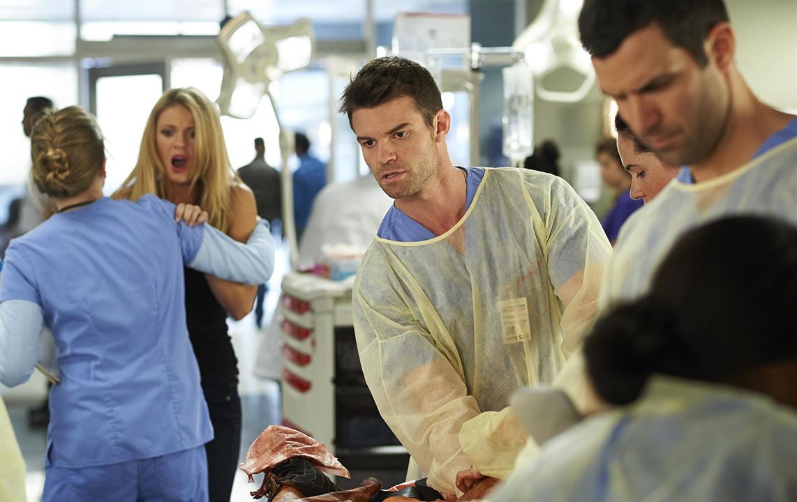 Saving Hope : Fotos Daniel Gillies