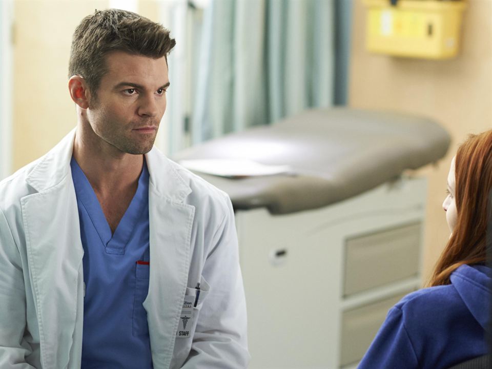 Saving Hope : Fotos Daniel Gillies