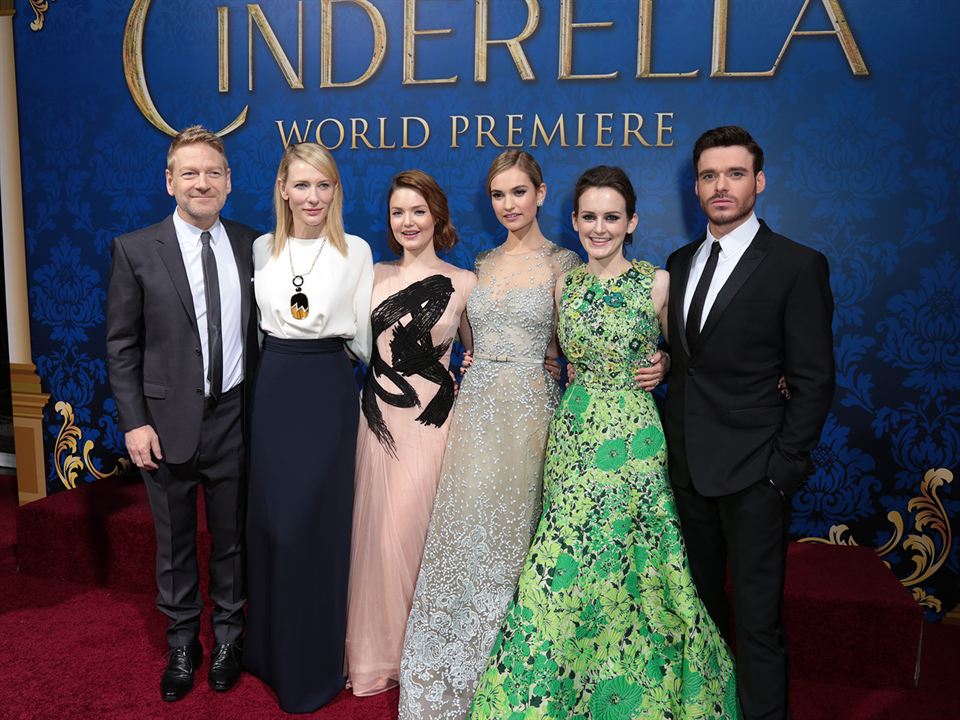 Cinderela : Revista Holliday Grainger, Kenneth Branagh, Sophie McShera, Cate Blanchett, Richard Madden, Lily James