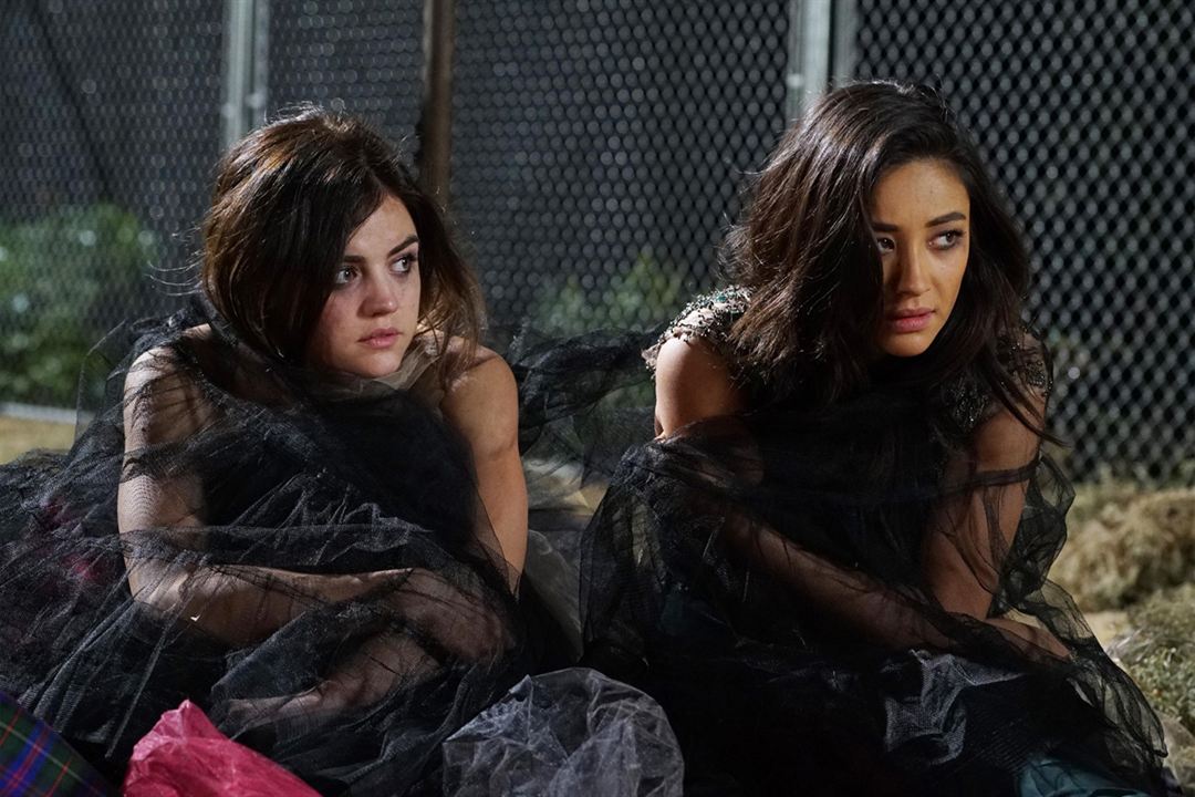 Pretty Little Liars : Fotos Lucy Hale, Shay Mitchell