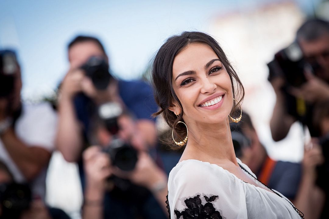 A Juventude : Revista Mădălina Ghenea