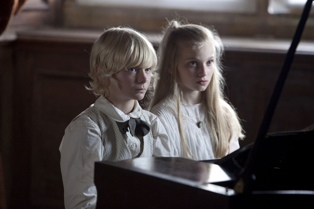 The Turn of the Screw : Fotos Josef Lindsay, Eva Sayer