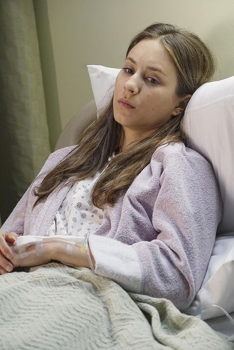 Pretty Little Liars : Fotos Troian Bellisario