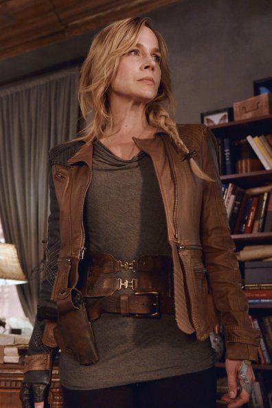 Defiance : Fotos Julie Benz