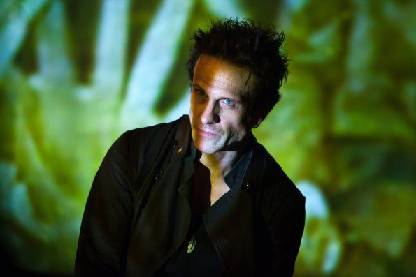 Dominion : Fotos Simon Merrells