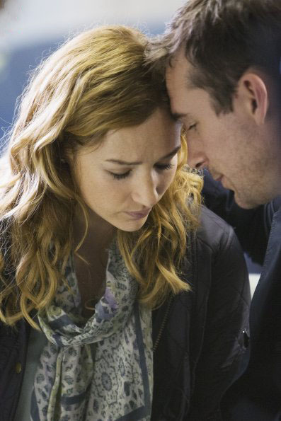 The Whispers : Fotos Barry Sloane, Kristen Connolly